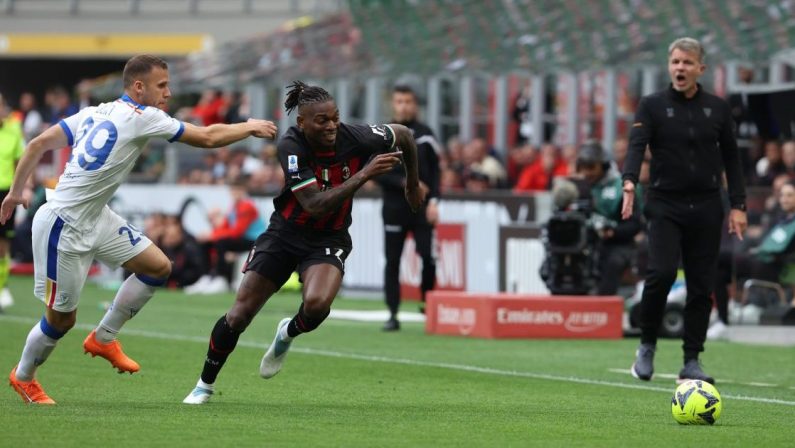 Serie A, il Milan piega il Lecce e ritrova i 3 punti, Leao-show