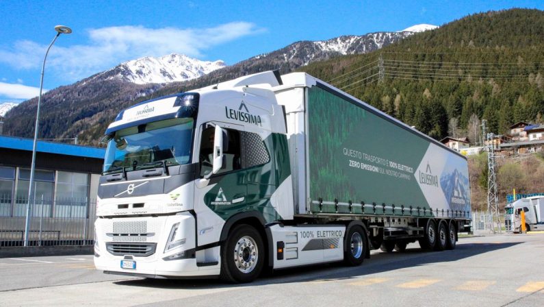 Volvo Italia consegna a Levissima il primo truck elettrico