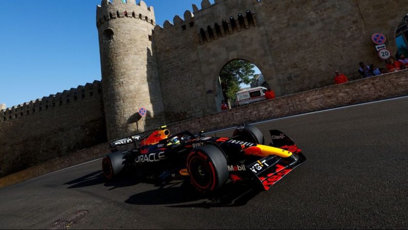 Formula 1, Perez vince la Sprint di Baku davanti a Leclerc e Verstappen