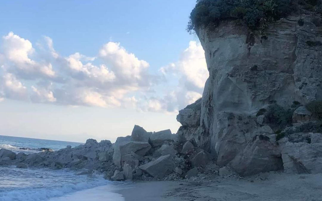 Il crollo del costone alla Madonna dell'Isola a Tropea