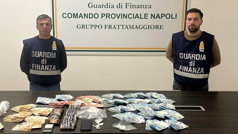 Droga per 100mila euro in casa, arrestati padre e figlio nel Casertano