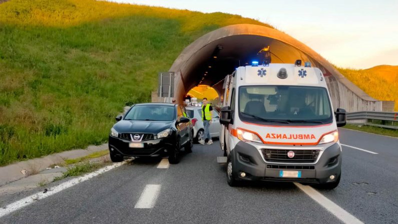 Incidente stradale sull'A2 a Mileto, due feriti