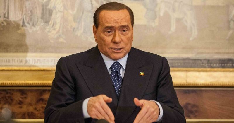 Berlusconi, il bollettino medico: ha un’infezione polmonare. Da tempo malato di leucemia