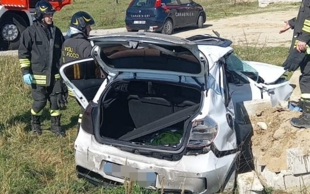 Auto fuori strada a San Floro, madre e figlia di pochi mesi in ospedale