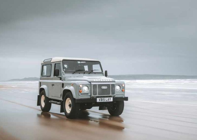 Land Rover Classic rivela la Defender Works V8 Islay Edition