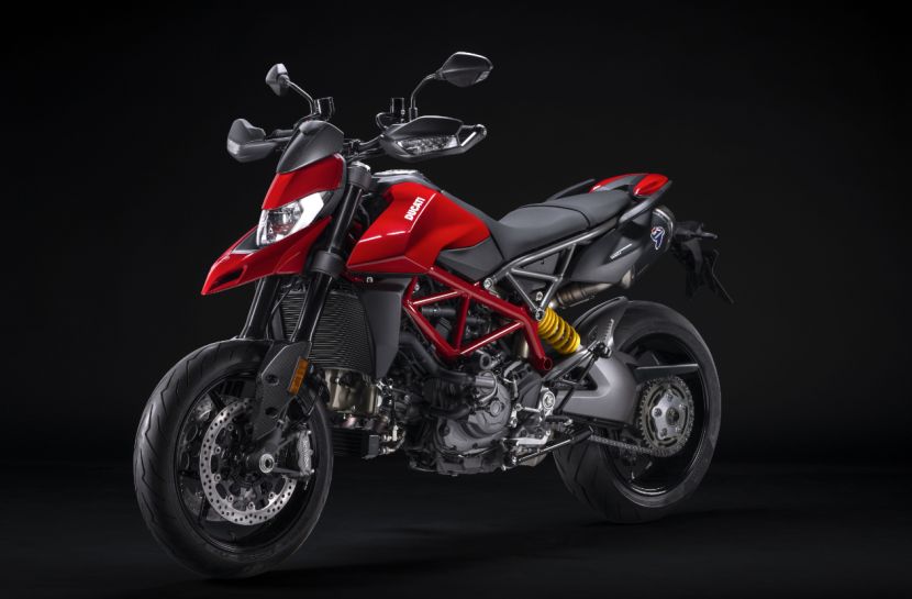 Ducati Hypermotard 950 ancora più dinamica con accessori Performance