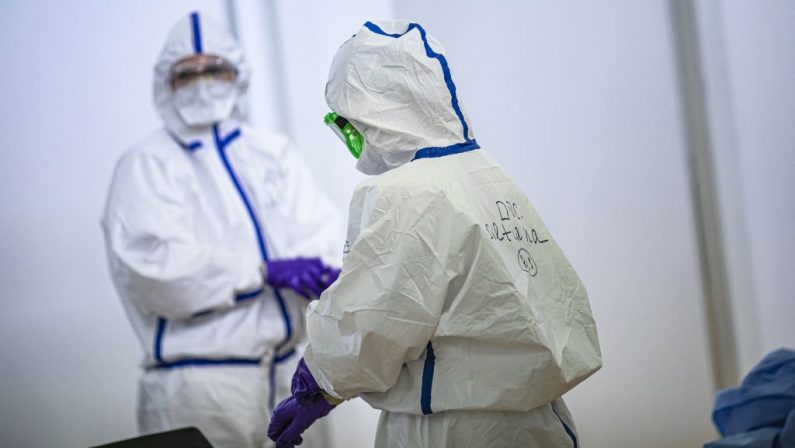Covid, 20.822 positivi e 166 decessi nell’ultima settimana in Italia