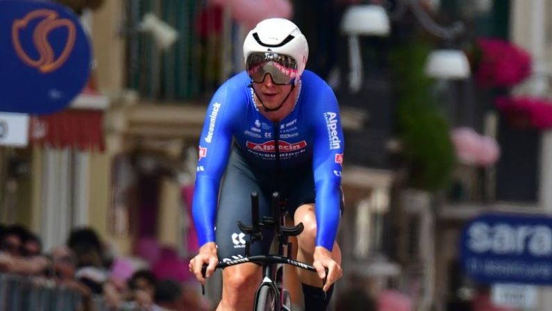 Giro 2023, Groves vince in volata la quinta tappa, Leknessund in rosa