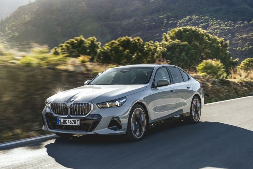Nuova Bmw Serie 5, per la prima volta a trazione elettrica