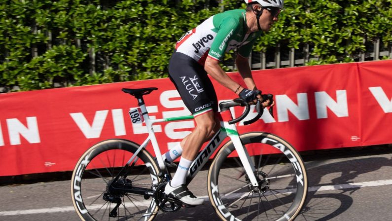 Zana vince la 18^ tappa al Giro, Thomas resta rosa