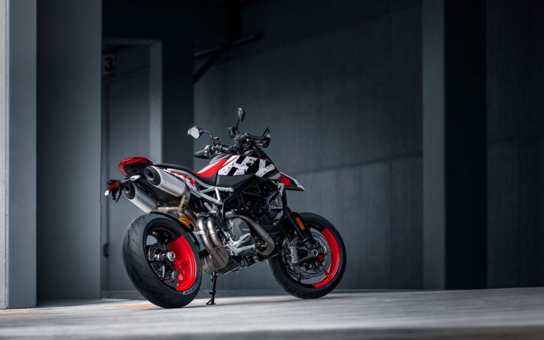 Ducati, divertimento assicurato con l’Hypermotard 950 RVE