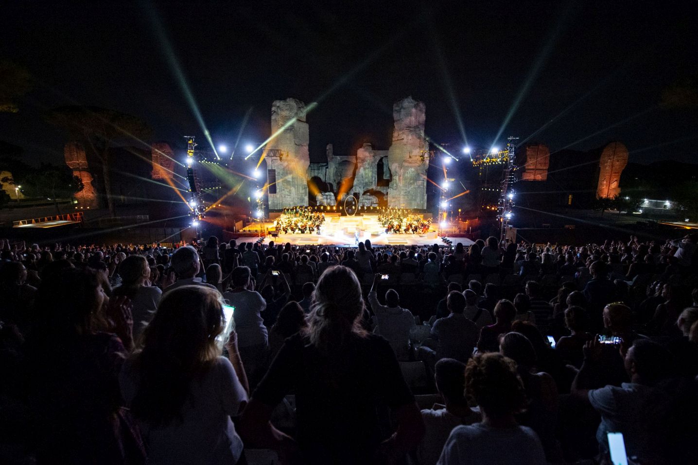 Il Concerto di Claudio Baglioni alle Terme di Caracalla, ora in un film