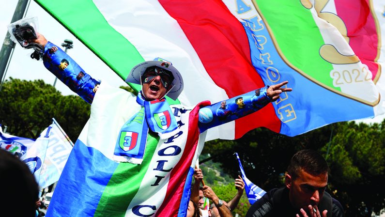 Il tricolore non è solo un trionfo sportivo, è anche una rivalsa contro i cori razzisti