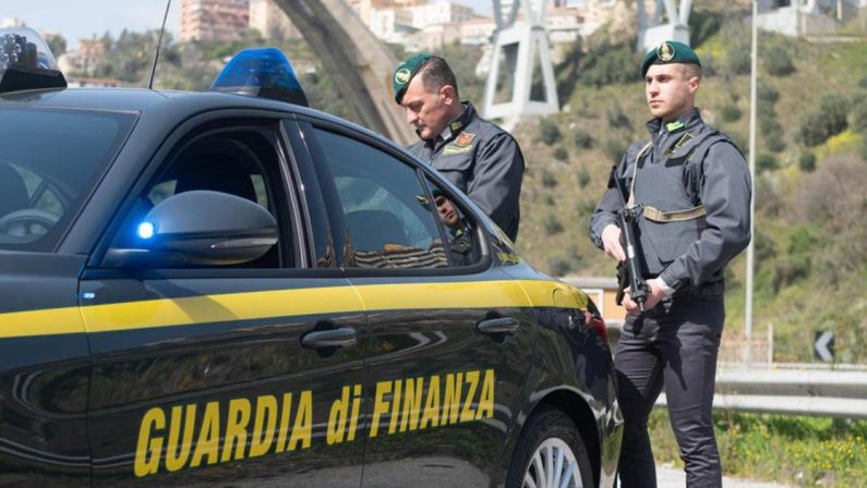 Merce contraffatta, denunciate cinque persone a Catanzaro