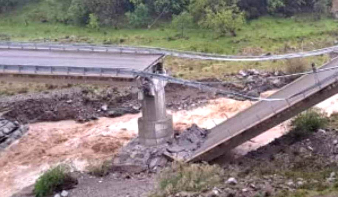 Il viadotto Ortiano 2 crollato nei pressi di Longobucco