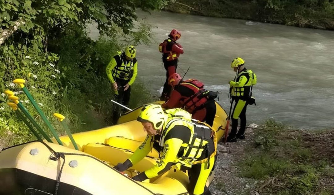 I vigili del fuoco durante i soccorsi