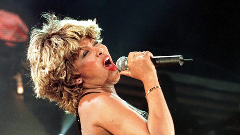 Il mondo piange Tina Turner: addio alla regina del rock