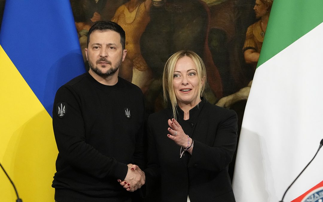Il presidente ucraino Volodymyr Zelensky con Giorgia Meloni