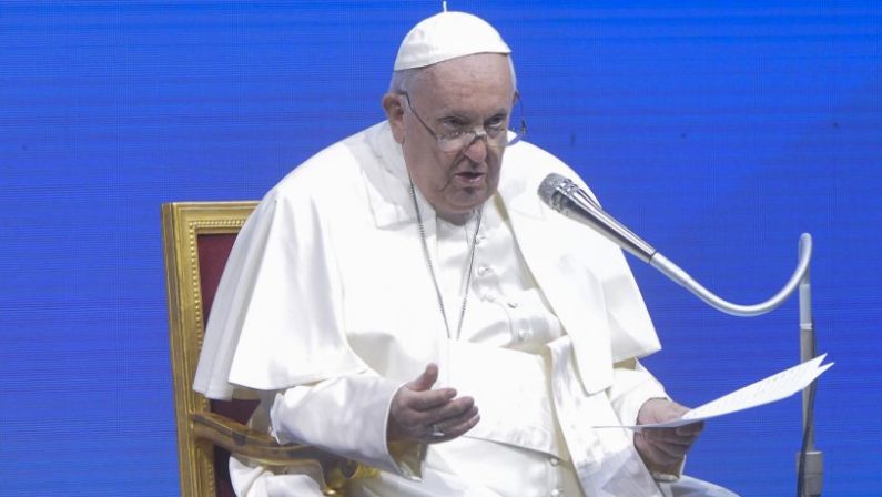 Papa “Guerra, egoismo e divisioni devastano la terra”