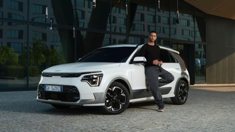 Kia Italia si aggiudica NC Awards con la campagna “Kia+Mahmood”