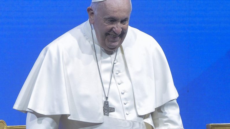 Papa Francesco, la prima notte dopo l’intervento “trascorsa bene”