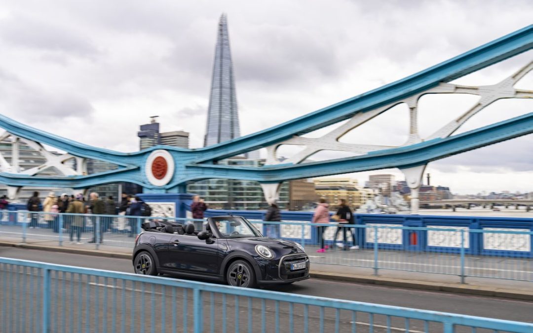 Un viaggio a Londra con la Mini Cooper SE Cabrio