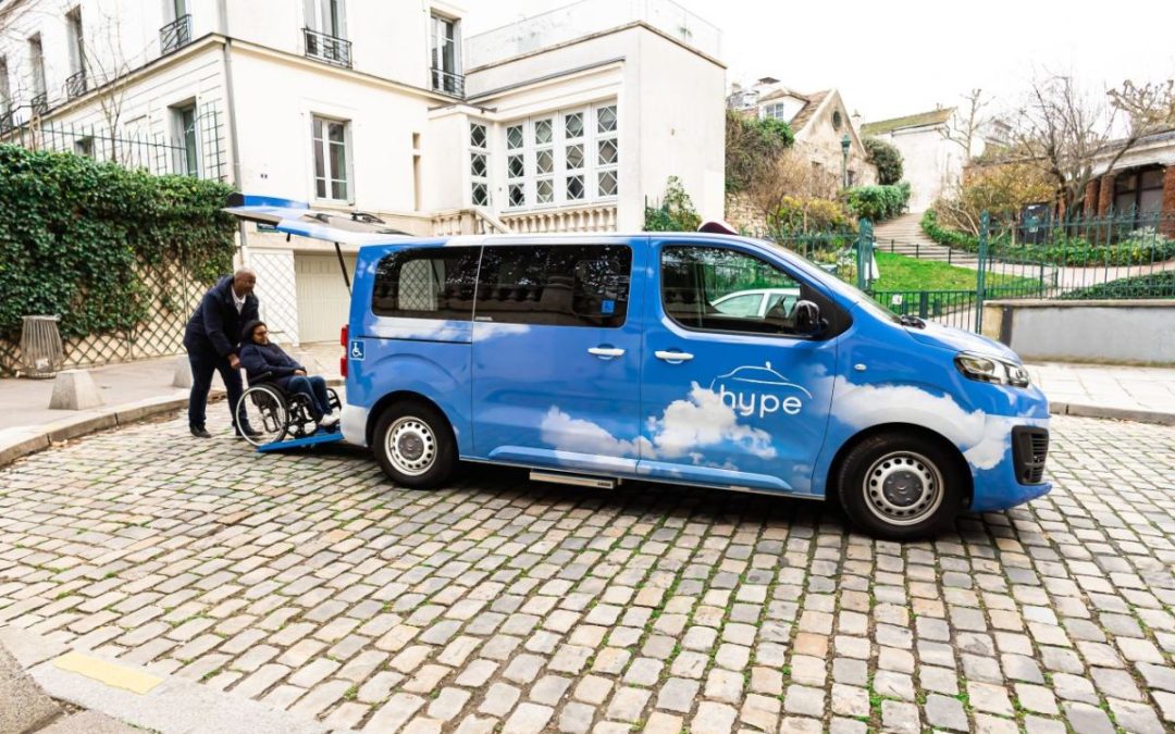 Stellantis, a Parigi flotta 50 taxi a idrogeno accessibili a carrozzine