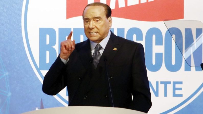Ricoverato Berlusconi: “Accertamenti programmati, nessun allarme”