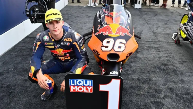 In Moto3 Holgado vince il Gp d’Italia beffando Oncu in volata