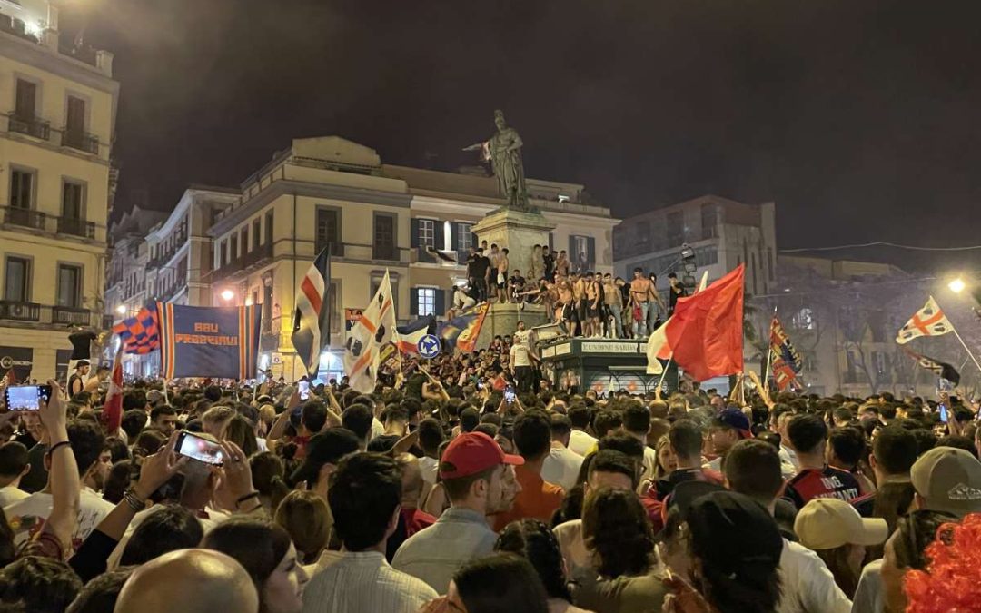 Cagliari si risveglia in A, notte di festa per i tifosi