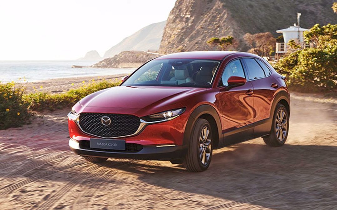 Mazda CX-30 2024 con sistemi di sicurezza e infotainment evoluti
