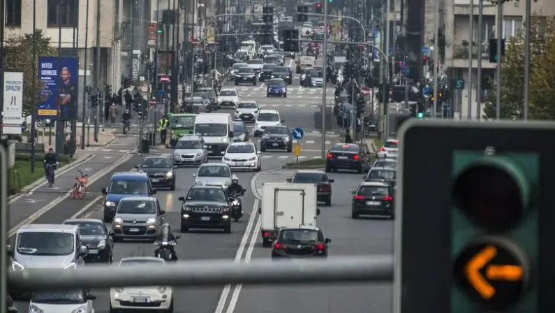 Parco auto italiano vecchio e inquinante, 9,3% ha più di 30 anni