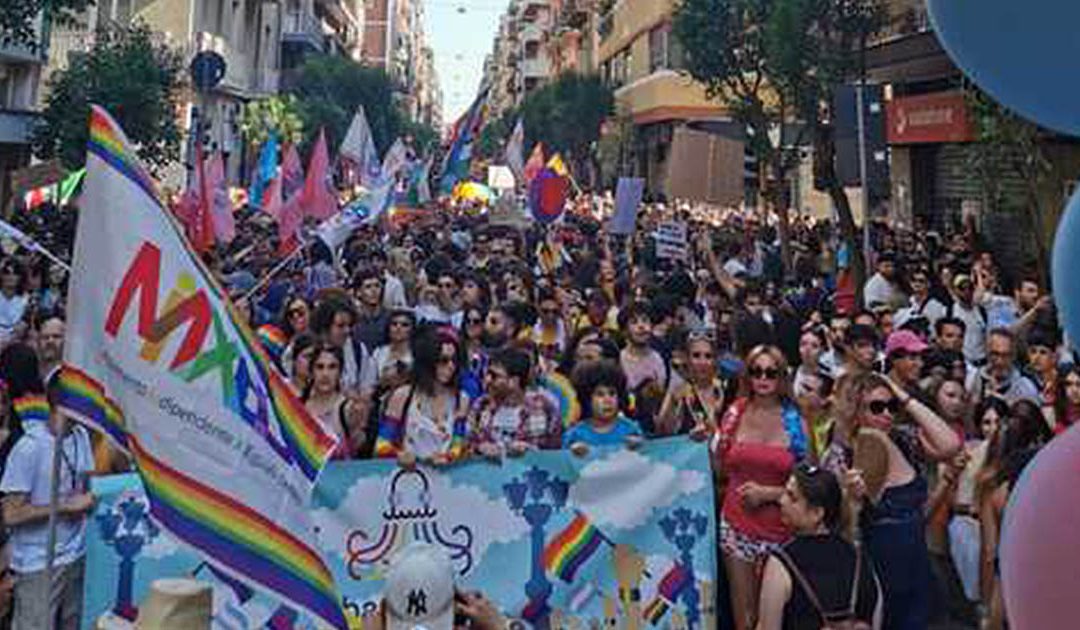 La folla presente al Pride di Bari