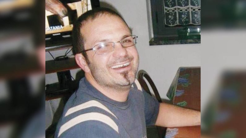 Tragedia a Verzino: 46enne si ribalta col trattore e muore
