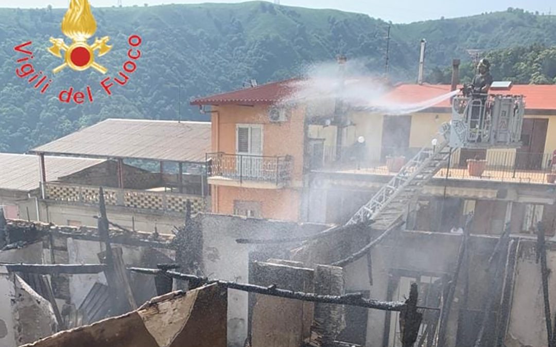 Le operazioni di spegnimento dell'incendio