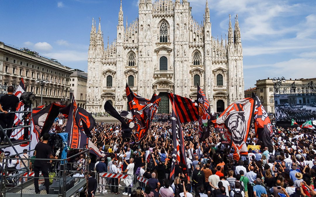 Bandiere del Milan e del Monza ai funerali di Silvio Berlusconi