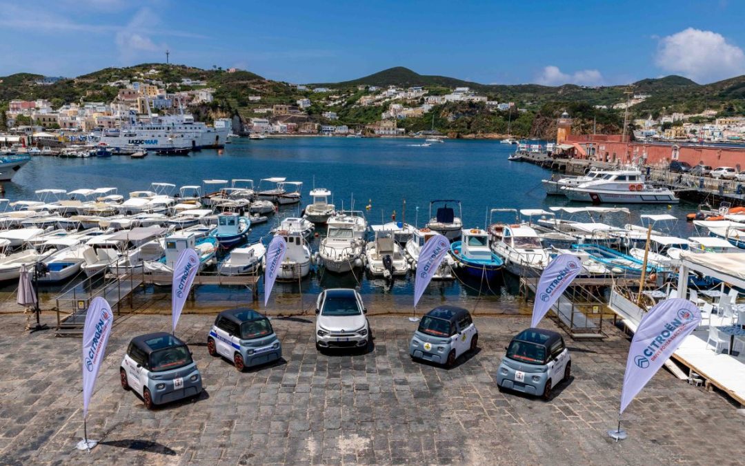 Citroen porta la mobilità elettrica a Ponza con Ami e E-C4 X