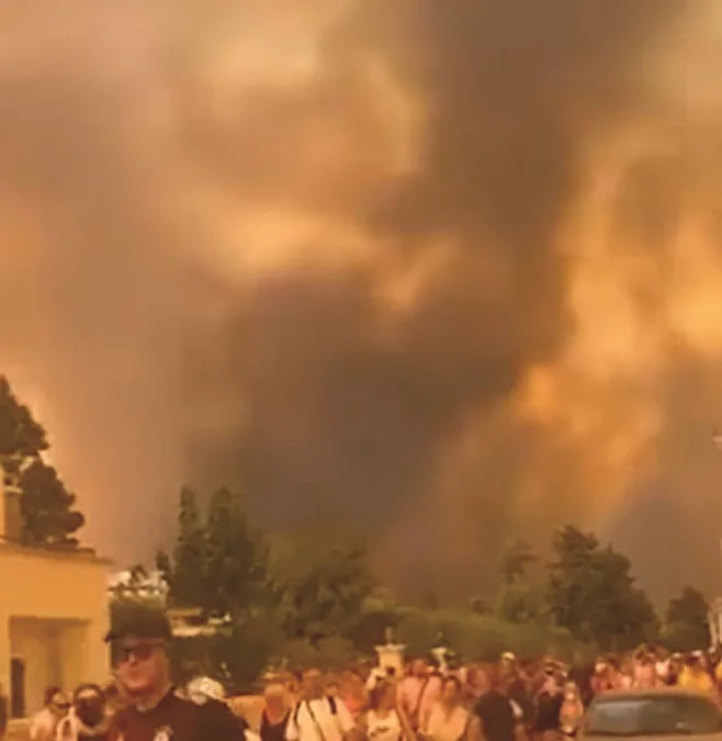 Incendi a Rodi, migliaia di evacuati e voli cancellati