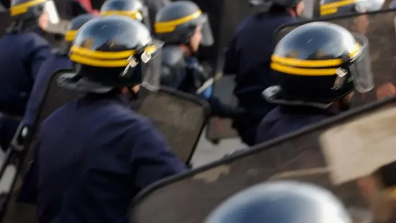In Francia quinta notte di scontri, oltre 700 arresti