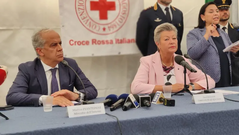 Piantedosi e Johansson a Lampedusa “Priorità lotta a trafficanti”