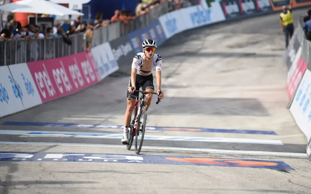 Colpo doppio di Hindley al Tour, tappa e maglia gialla