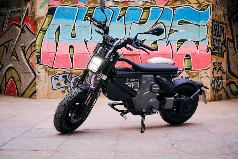 Nuovo Bmw CE 02, eParkourer per una mobilità tutta nuova