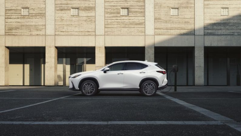 Lexus NX si aggiudica premio “Auto Express New Car”