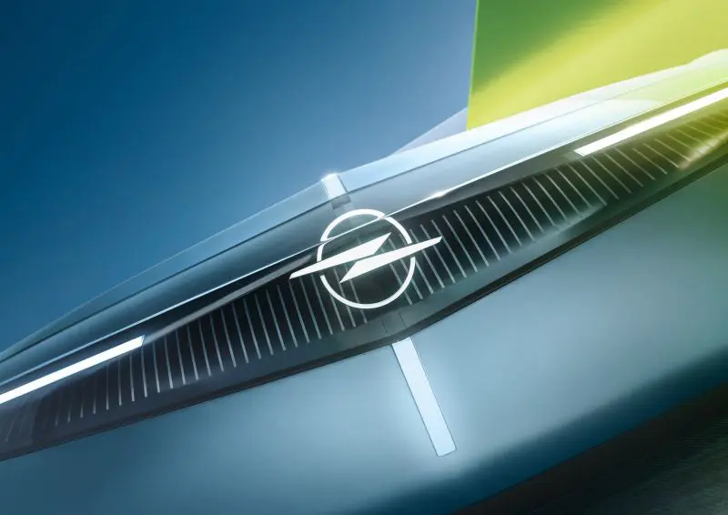 Nuova Opel Experimental, uno sguardo sul futuro