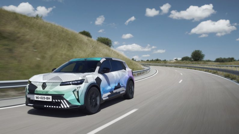 Prime immagini del nuovo Renault Scenic E-Tech Electric