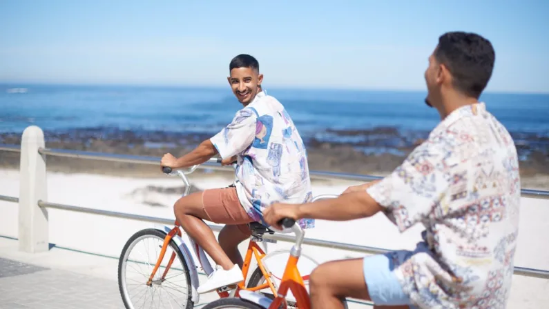 I viaggi LGBTQ+ tra cautela e fiducia in una ricerca di Booking.com