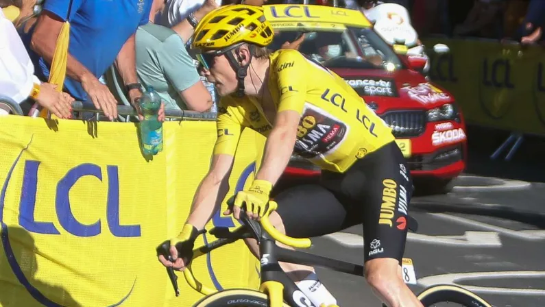 Gall vince la tappa regina al Tour, Vingegaard resta leader