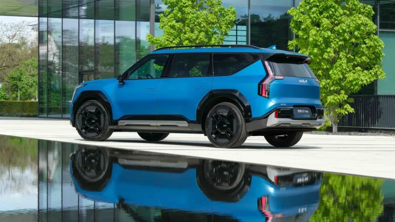 Kia EV9, svelati i prezzi di lancio del Suv 100% elettrico