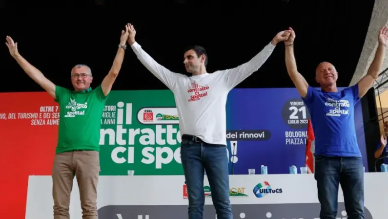 Contratti terziario, sindacati in piazza a Bologna per il rinnovo