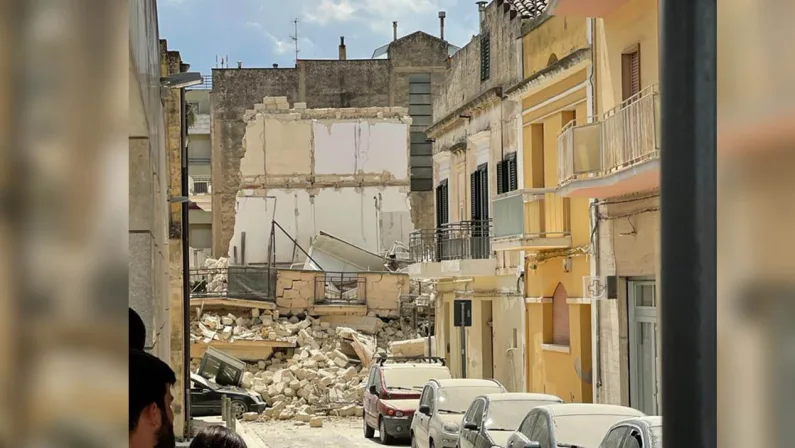 Matera, crollo improvviso di una palazzina ad un passo dal centro